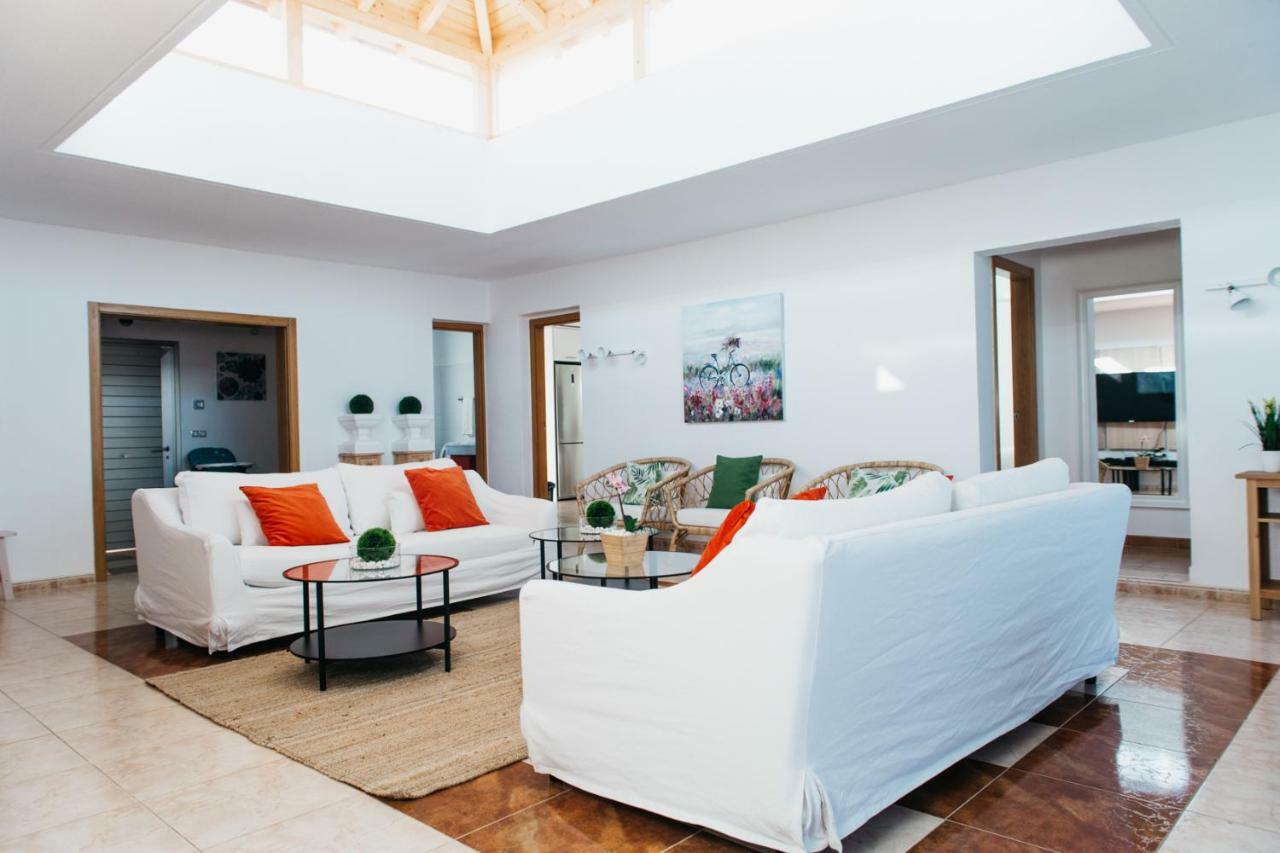 Eco Villa White Suite With Climatized Pool 칼레타데푸스테 외부 사진